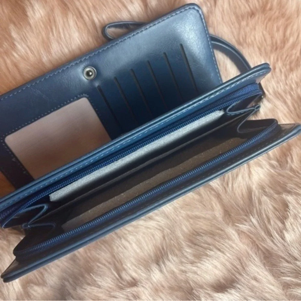 LOVE and freedom Large Wrist Wallet Blue‎